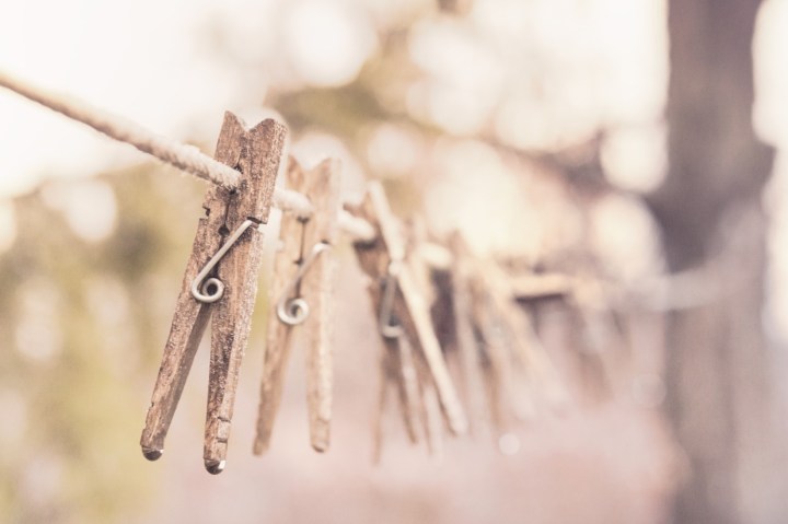 cropped-wooden-laundry-washing-clothes-line.jpg